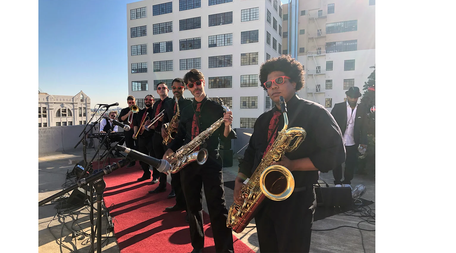 The-Convertibles-Christmas-Rooftop-Concert (05)
